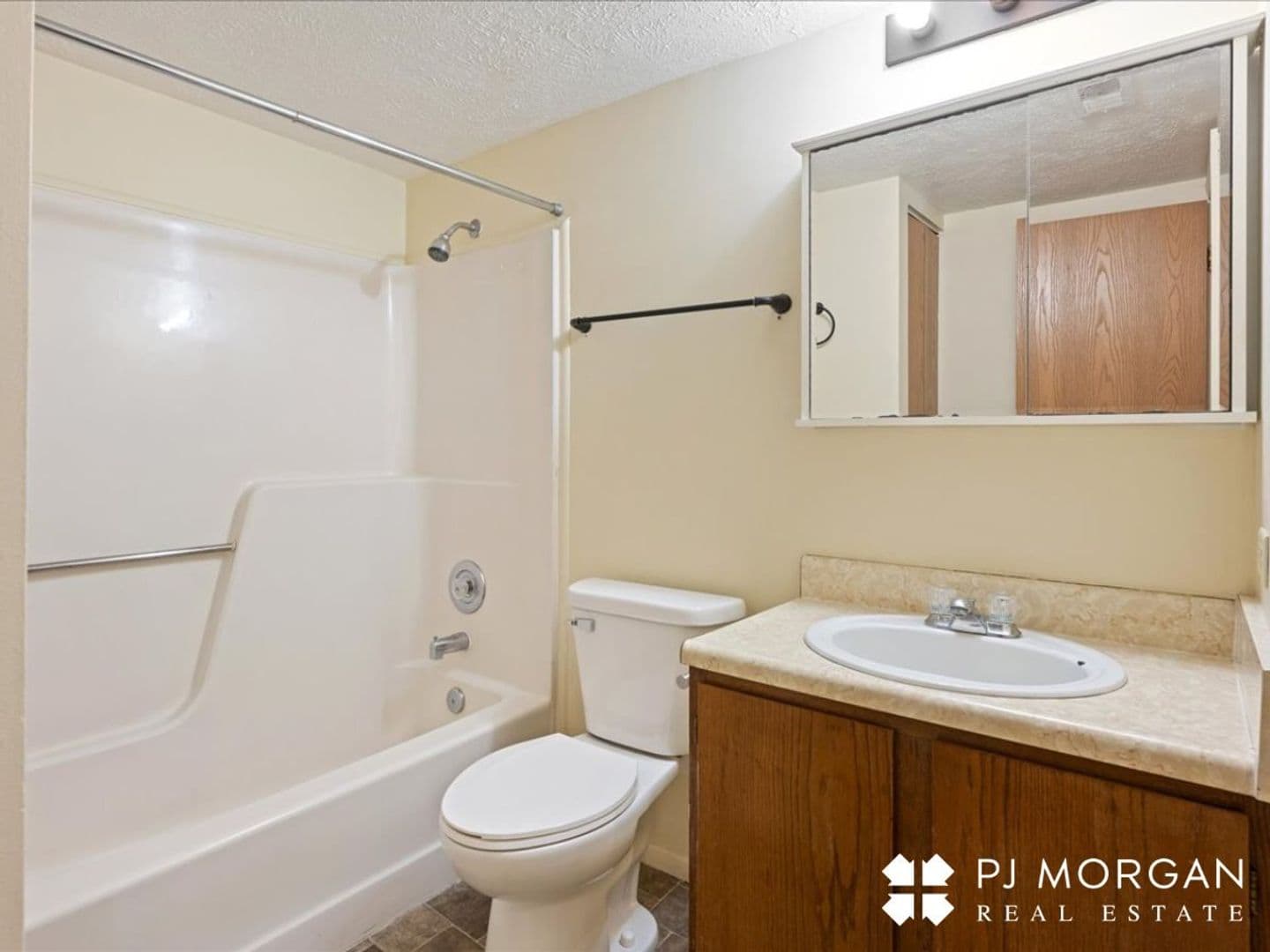 Omaha Apartment: 10808 Oakbrook Circle