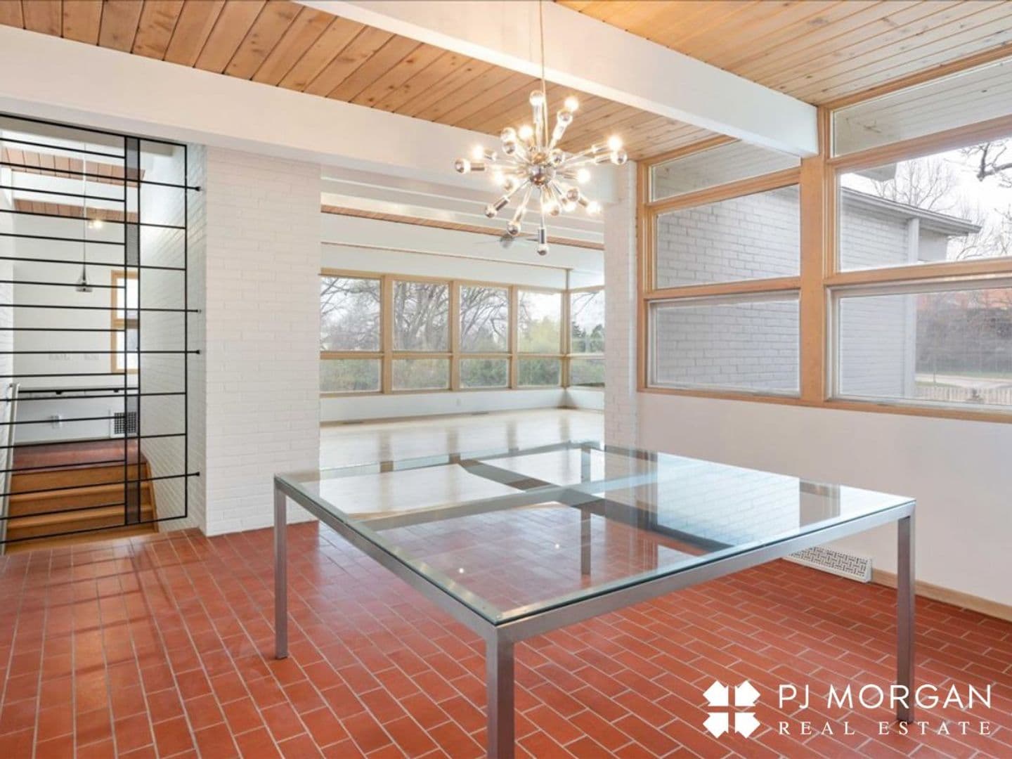 Omaha House: 320 N 68th Street