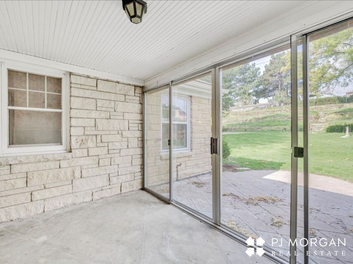 Omaha House: 304 S 84th St.