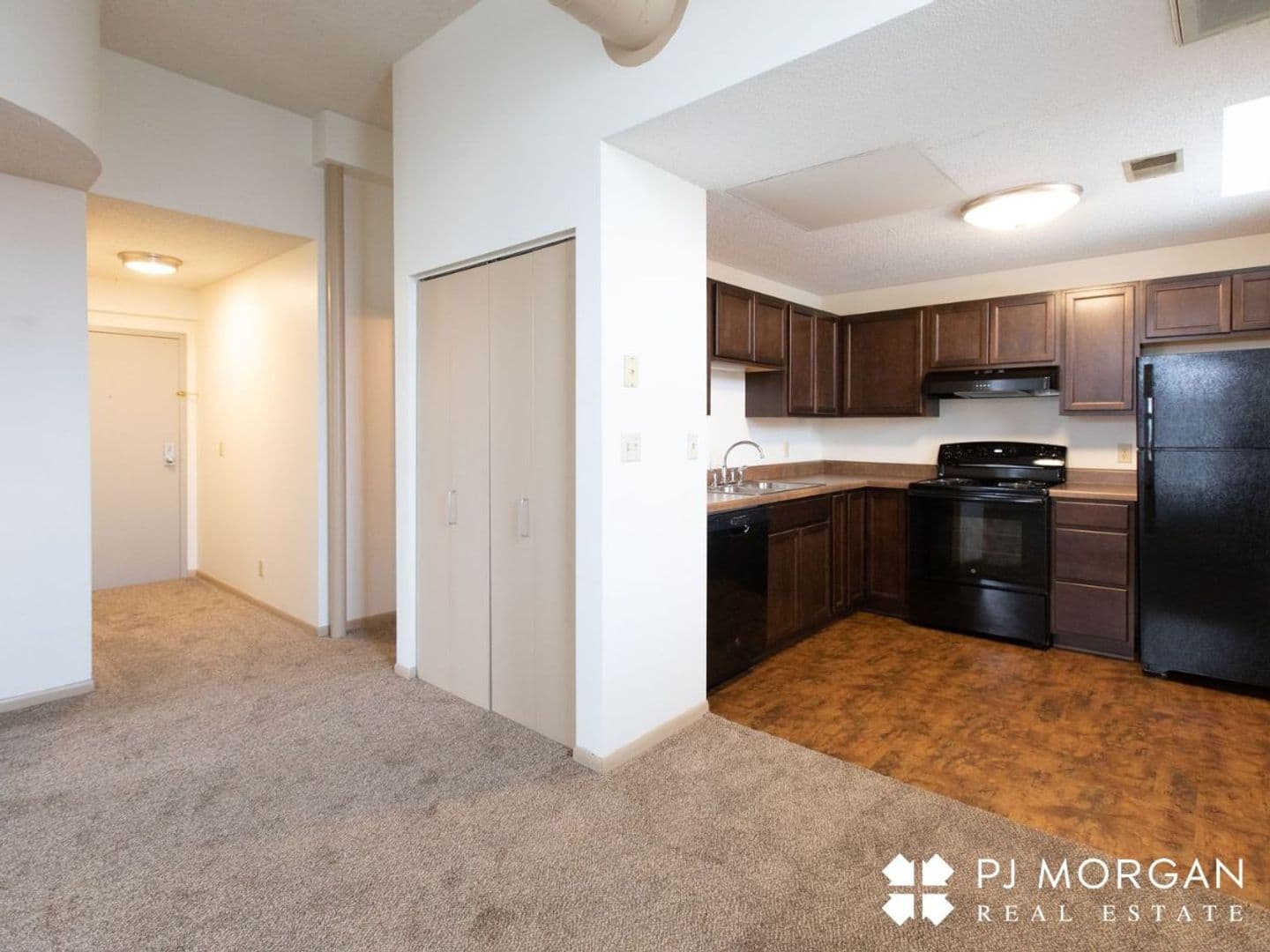 Omaha Apartment: 1402 1/2 S 13th St