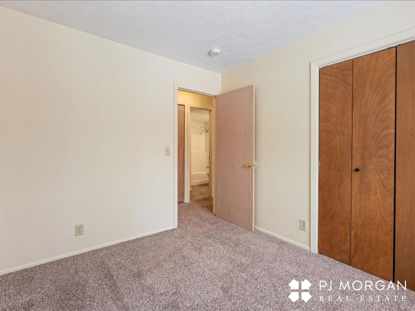 Omaha Apartment: 10808 Oakbrook Circle