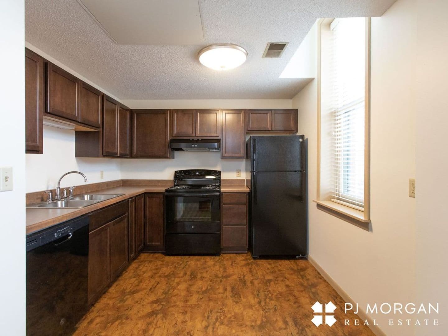 Omaha Apartment: 1402 1/2 S 13th St