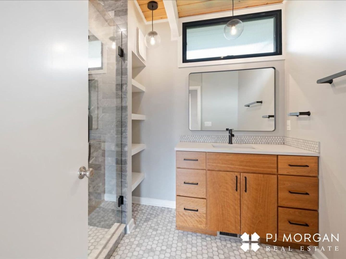 Omaha House: 320 N 68th Street