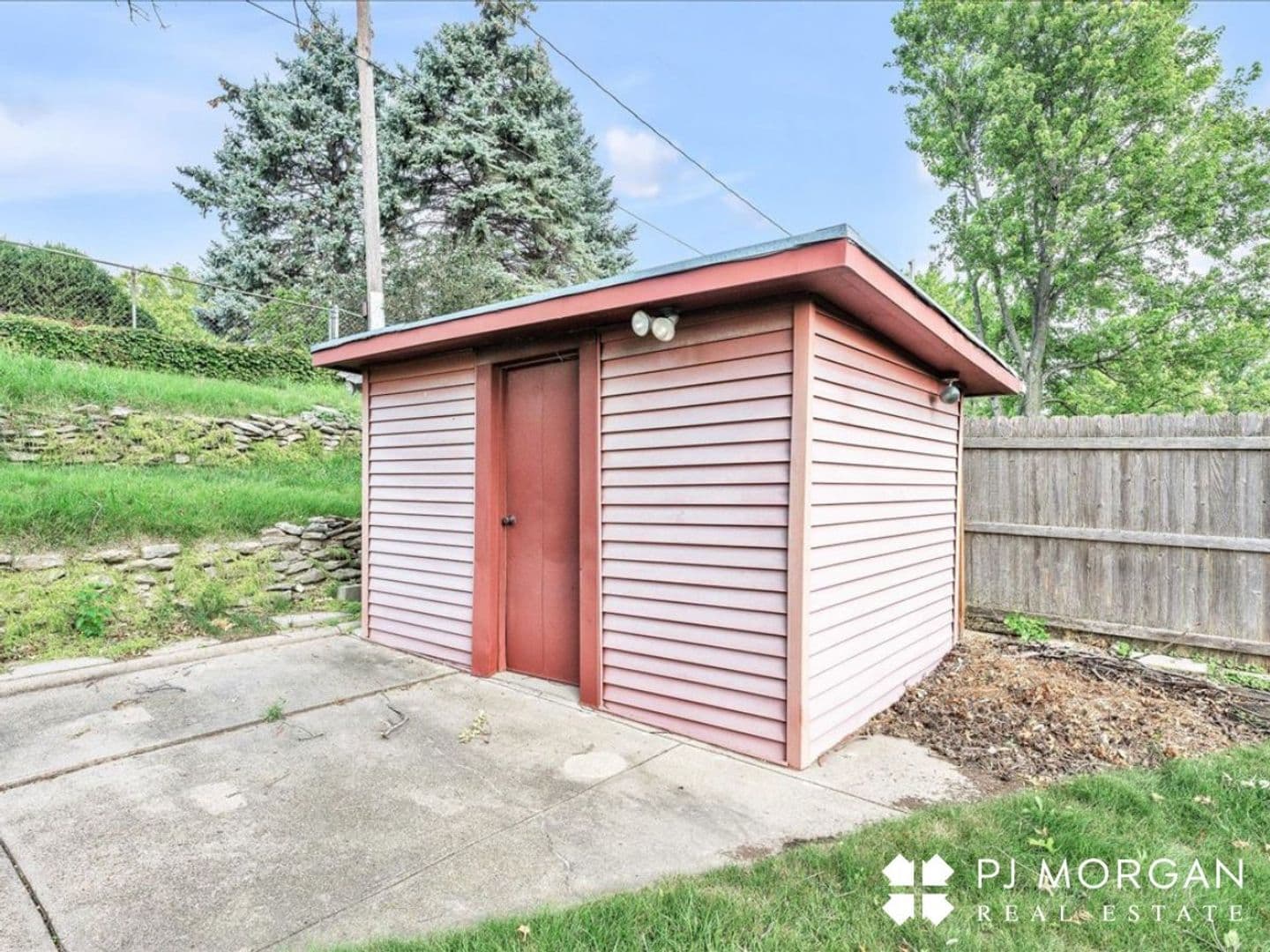 Omaha House: 304 S 84th St.