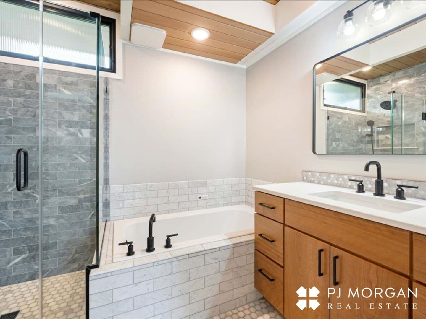 Omaha House: 320 N 68th Street