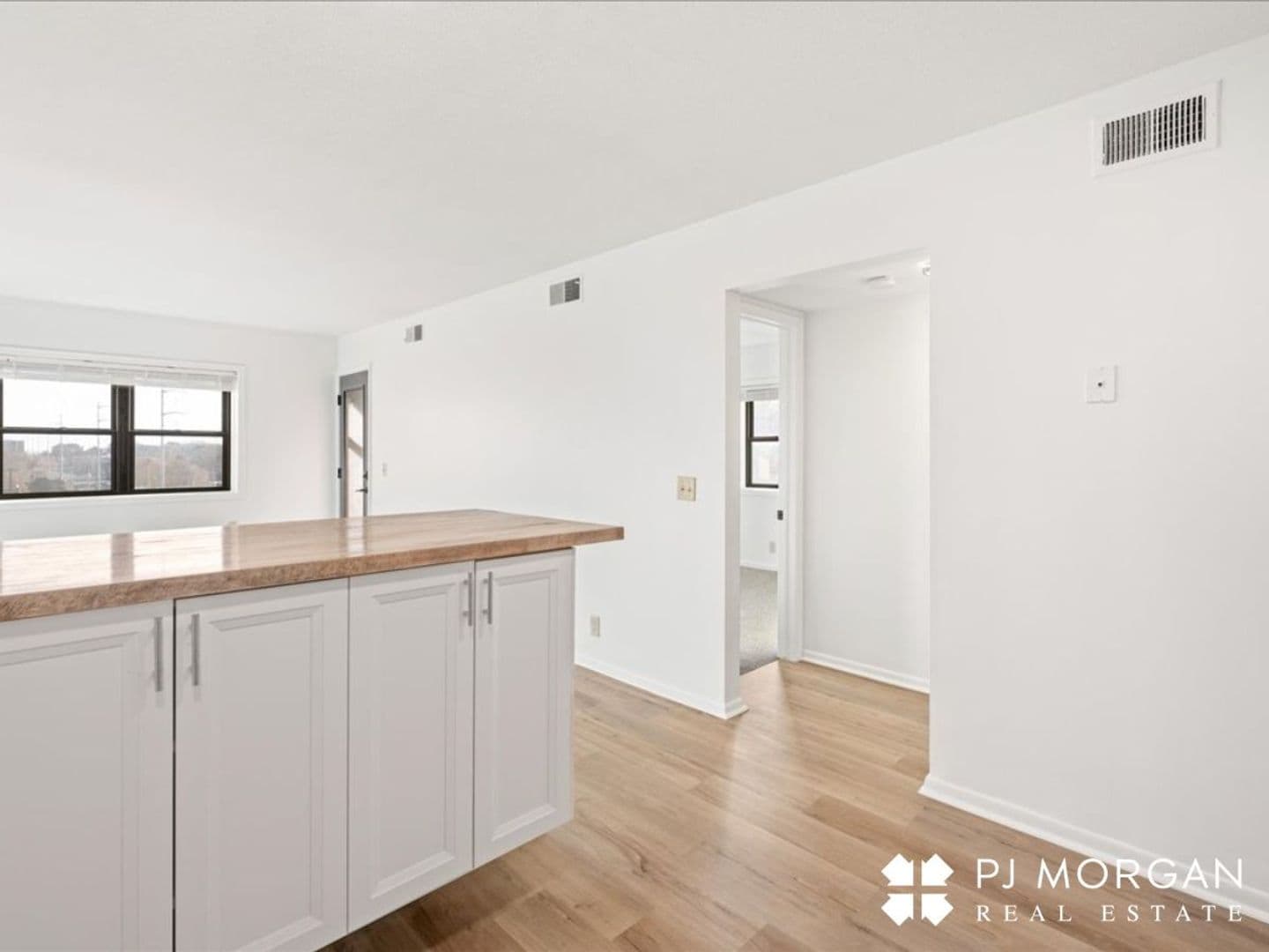 Omaha Apartment: 725 S. 37th St
