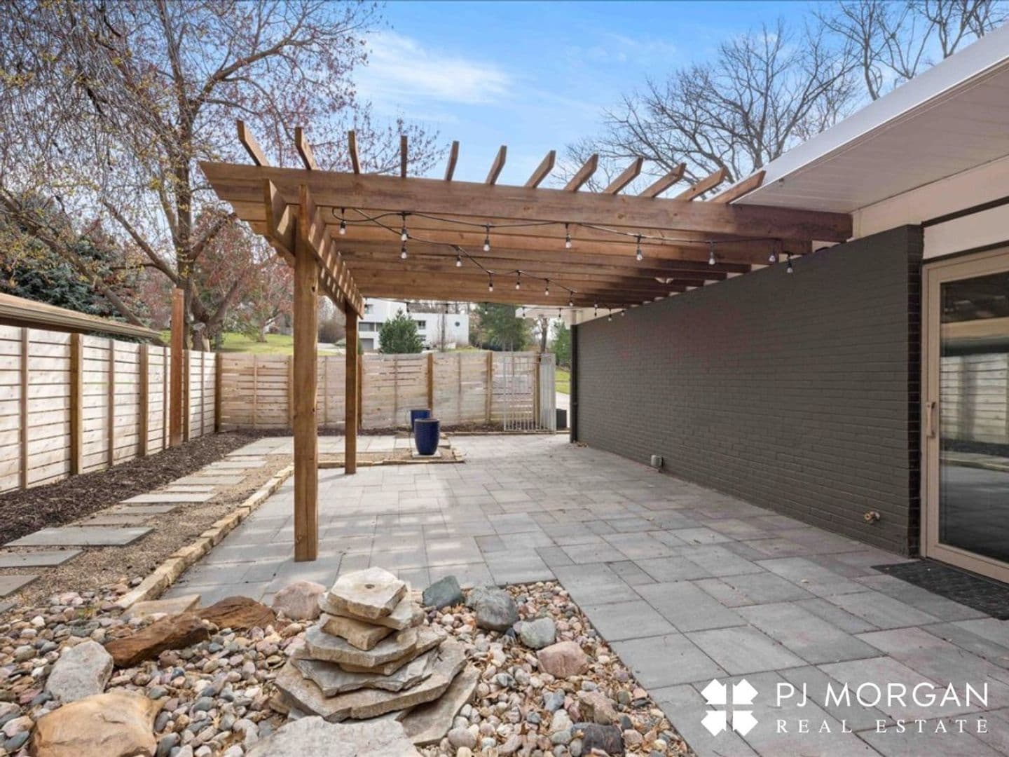 Omaha House: 320 N 68th Street