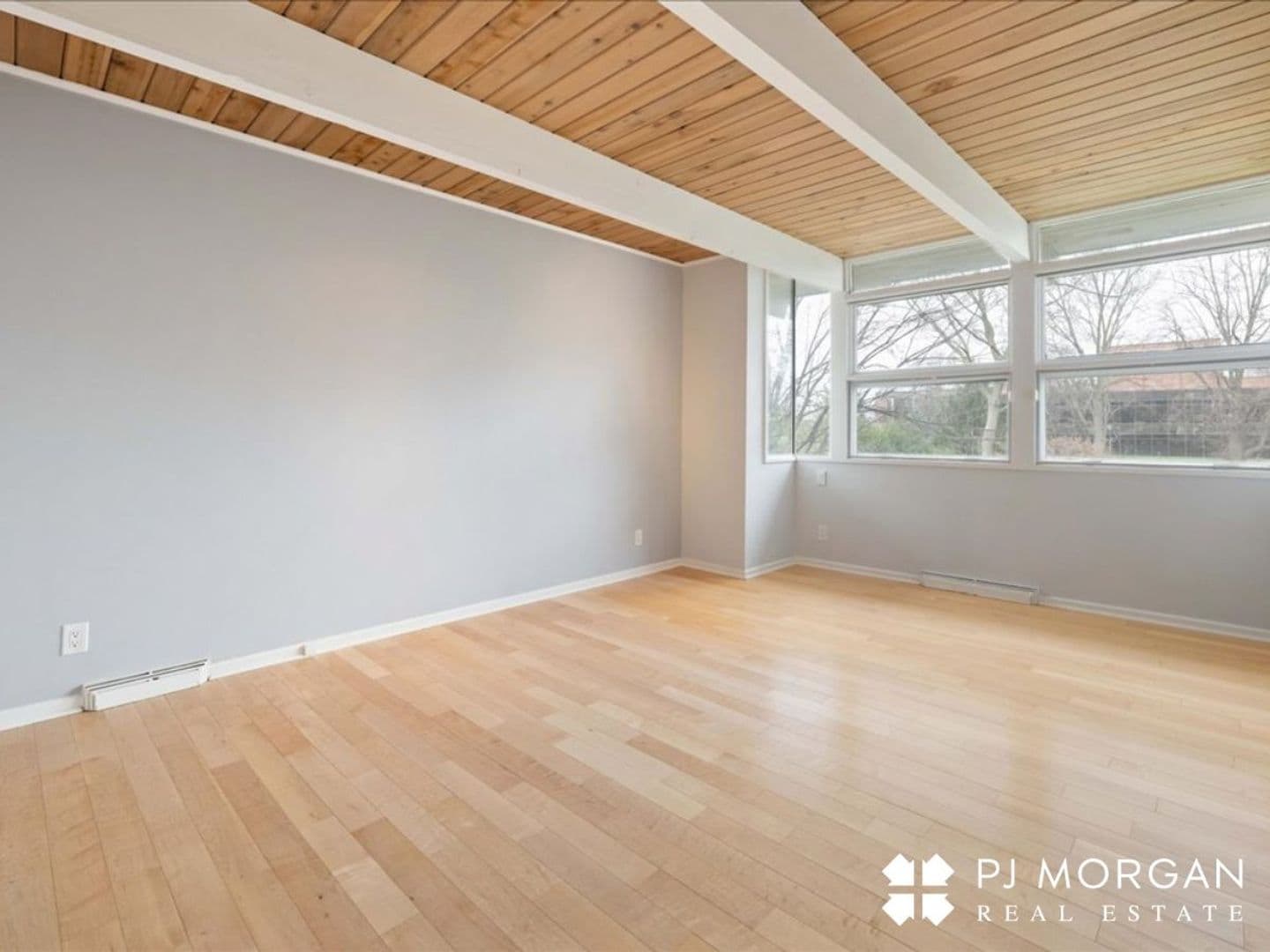 Omaha House: 320 N 68th Street