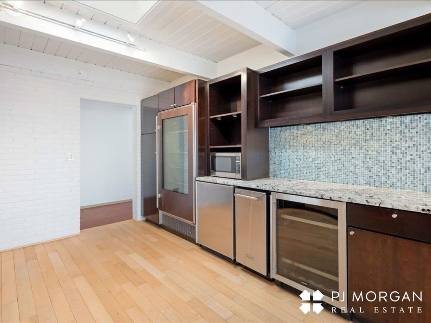 Omaha House: 320 N 68th Street