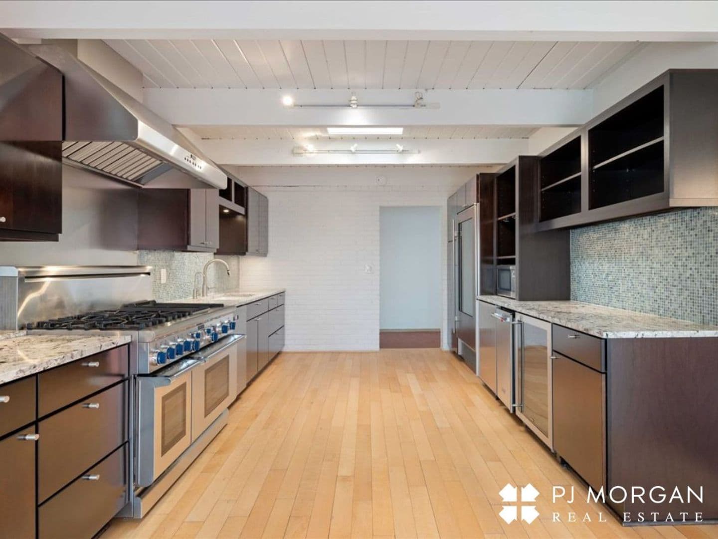 Omaha House: 320 N 68th Street