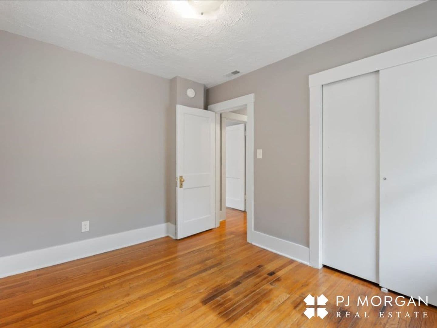 Omaha Apartment: 802-804 N 48th Street
