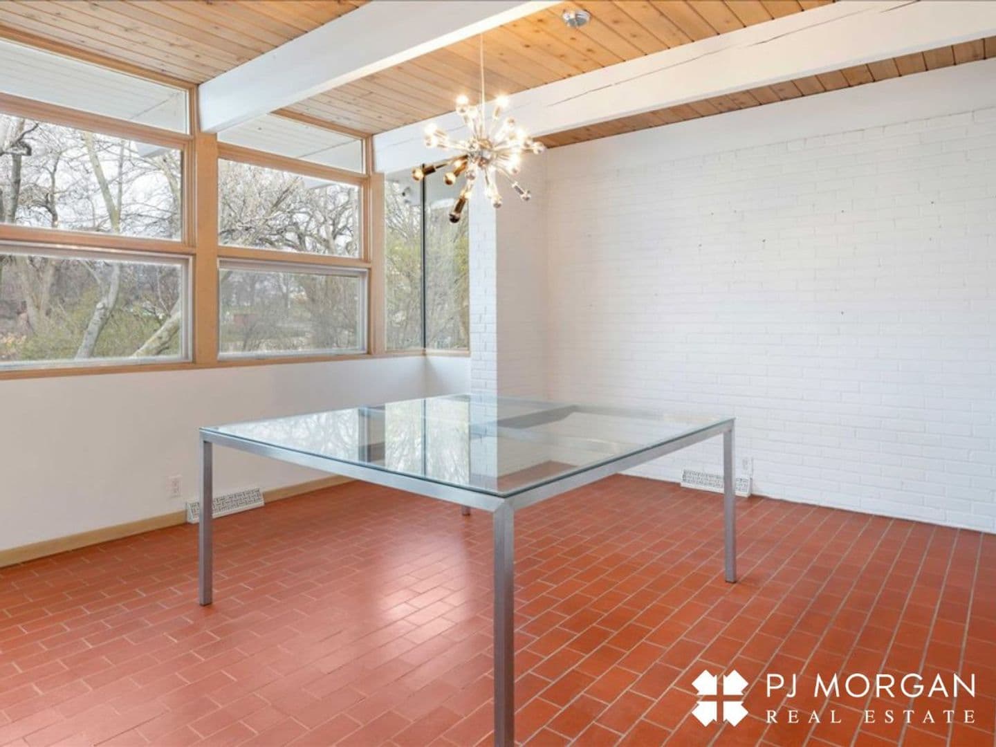 Omaha House: 320 N 68th Street