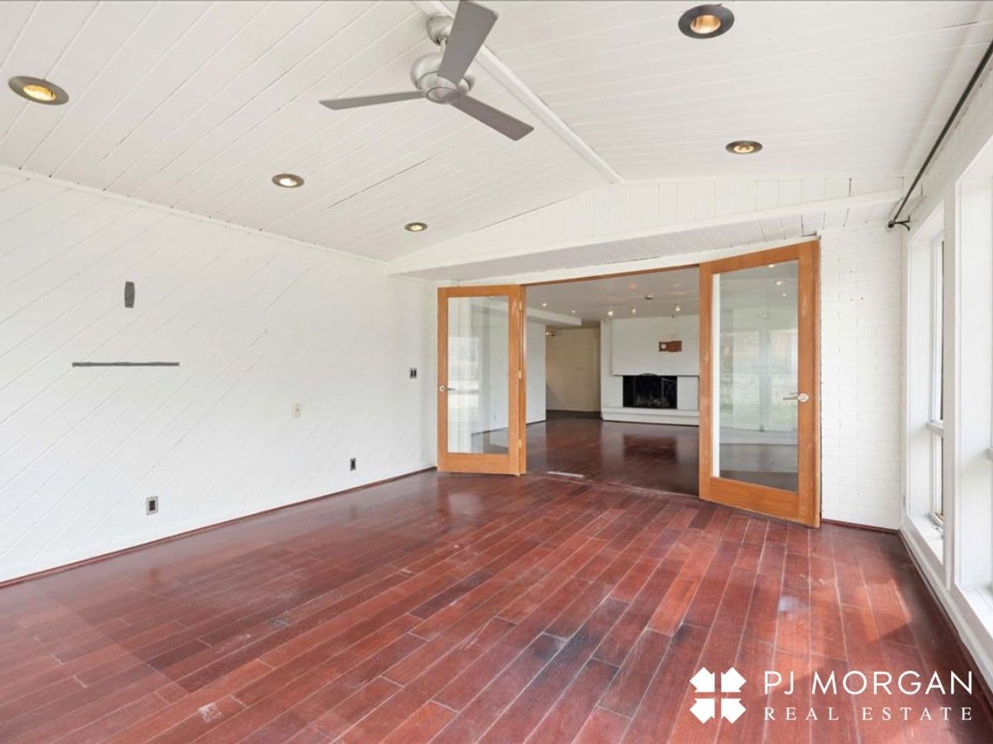 Omaha House: 320 N 68th Street