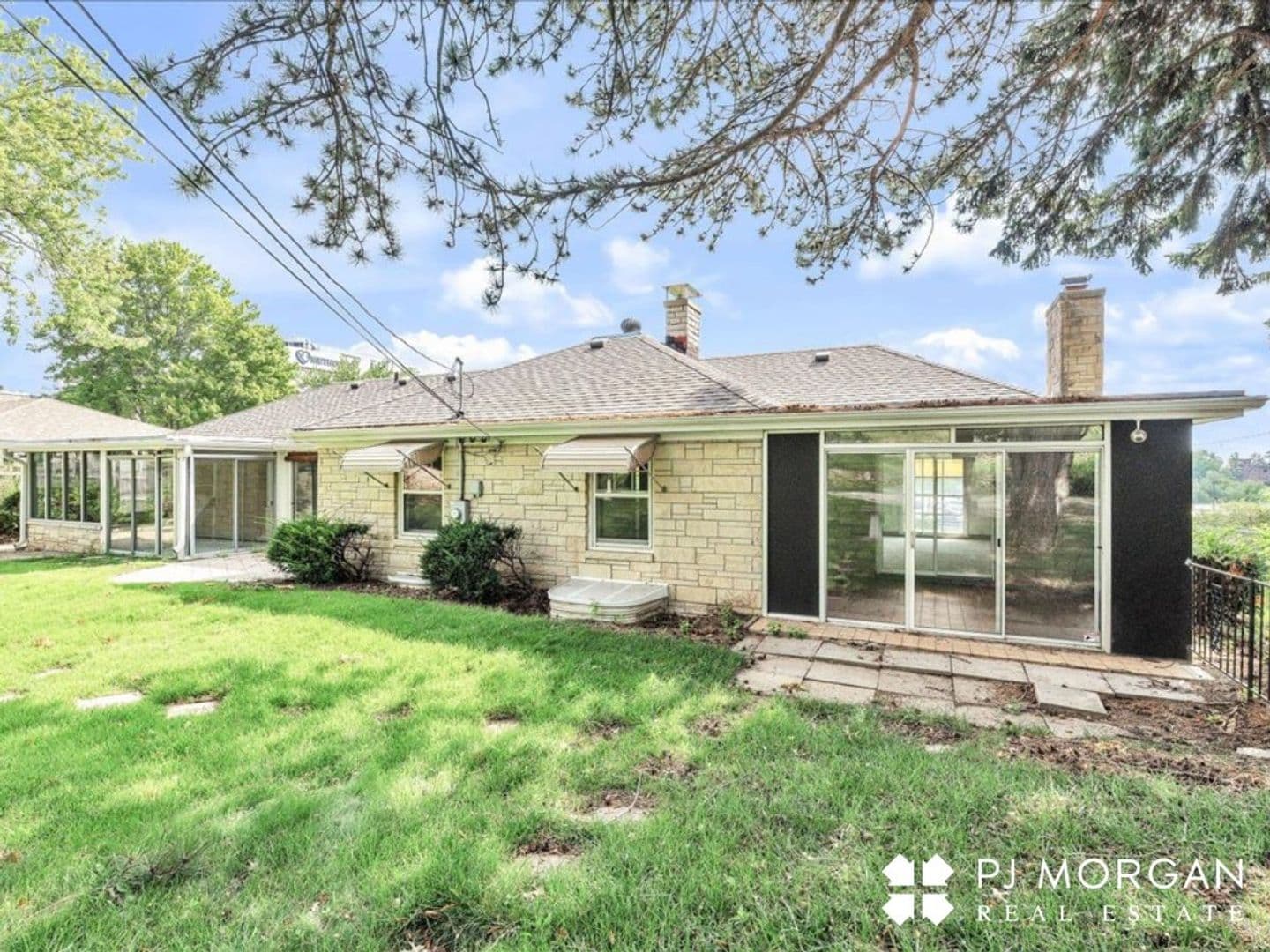 Omaha House: 304 S 84th St.