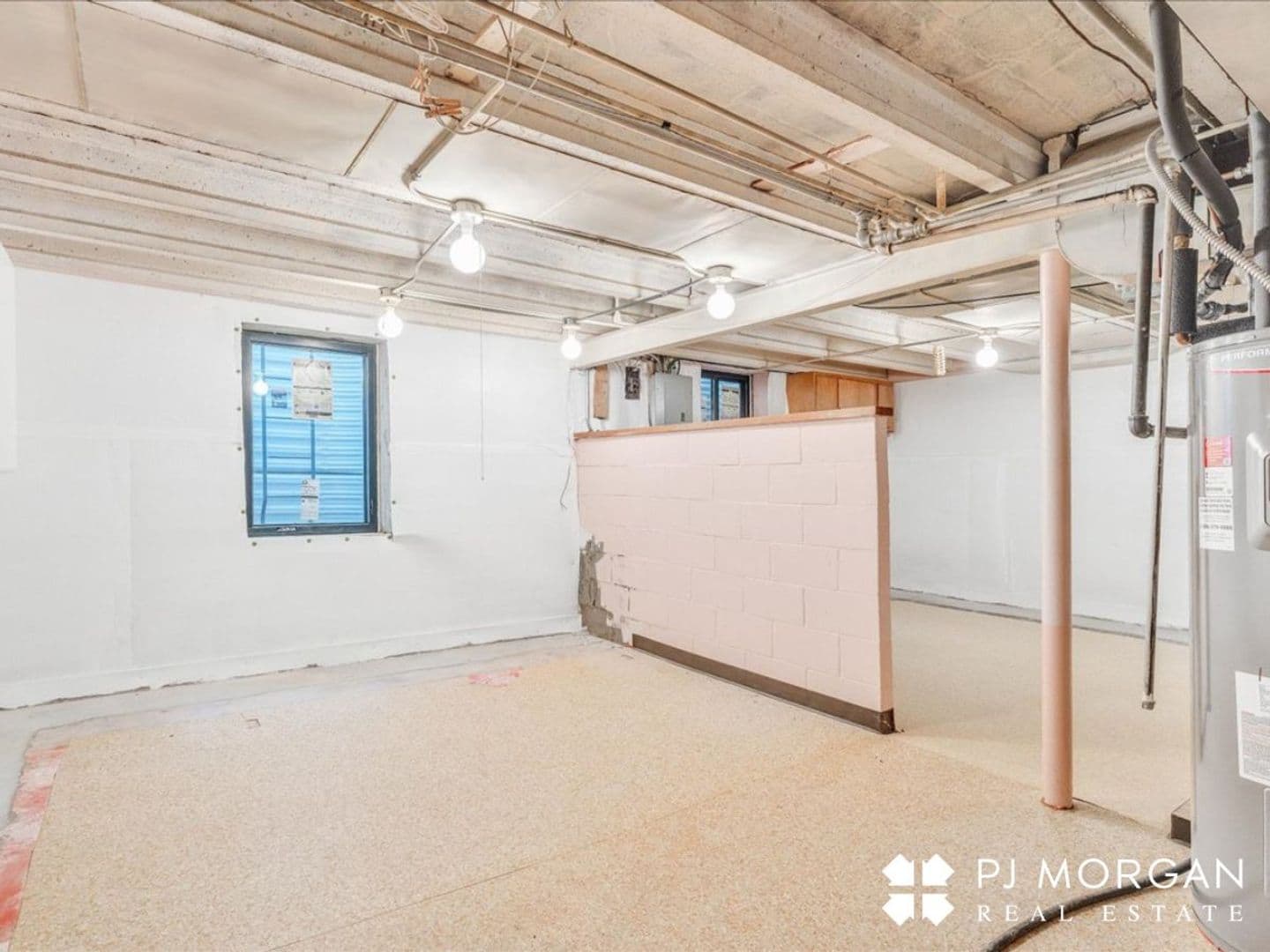 Omaha House: 304 S 84th St.