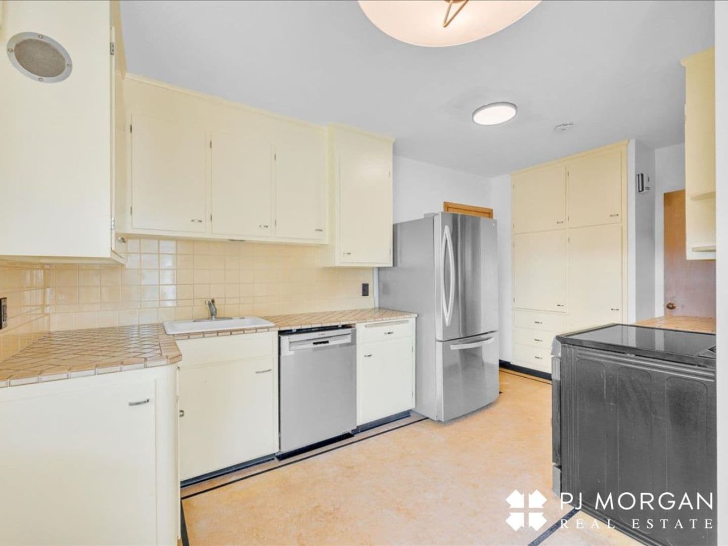 Omaha House: 304 S 84th St.