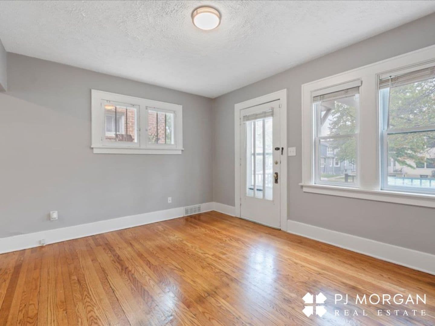 Omaha Apartment: 802-804 N 48th Street