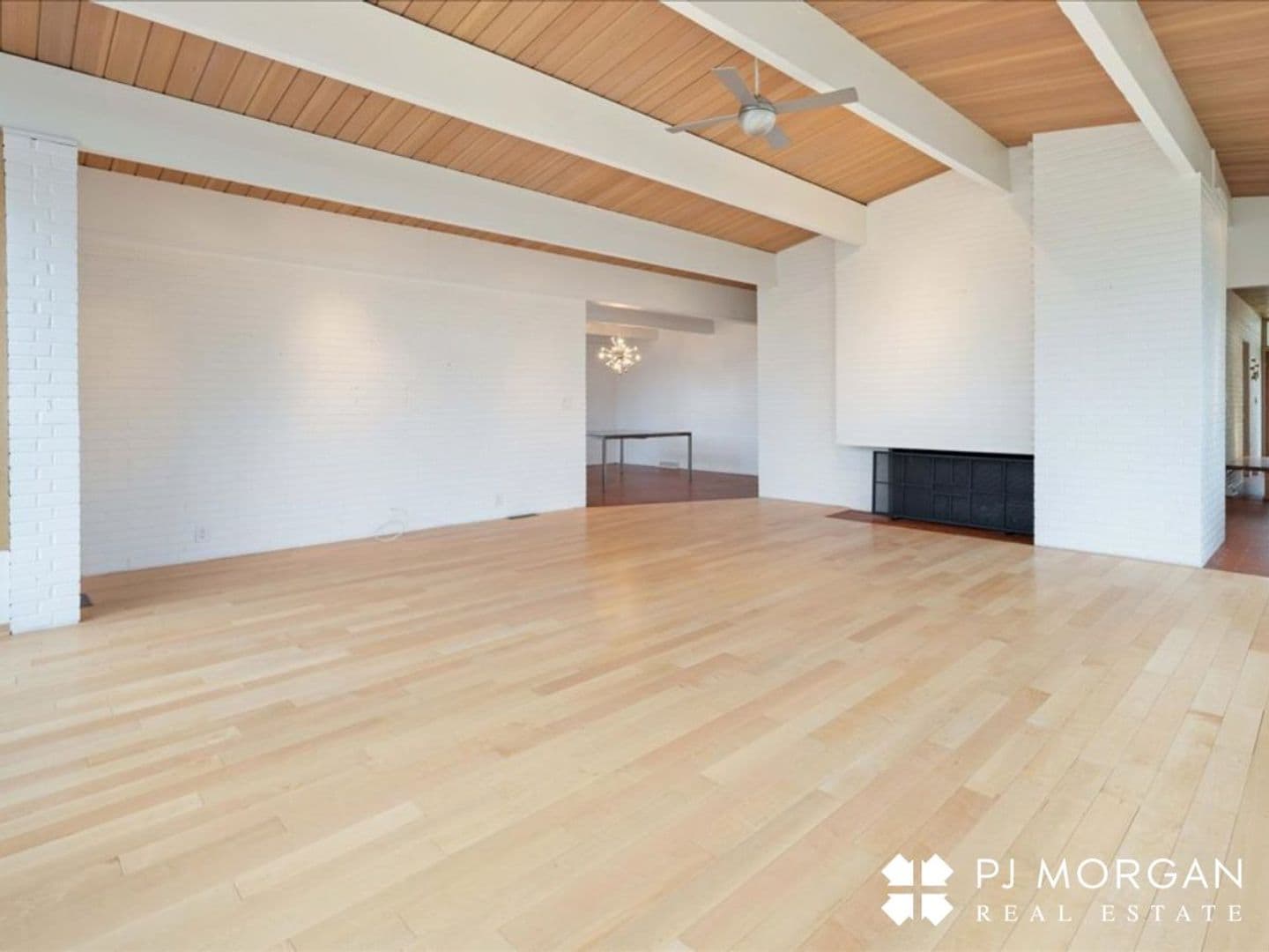 Omaha House: 320 N 68th Street
