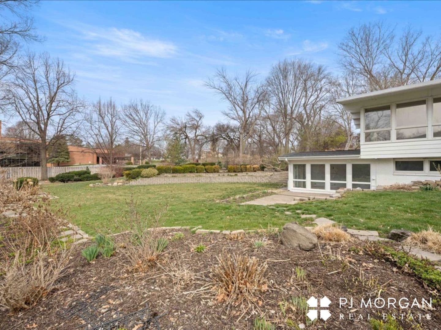 Omaha House: 320 N 68th Street