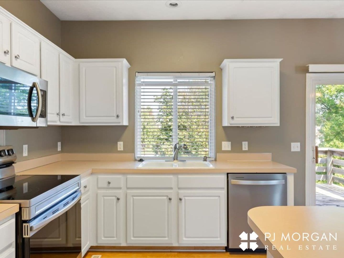Omaha House: 14464 Saratoga