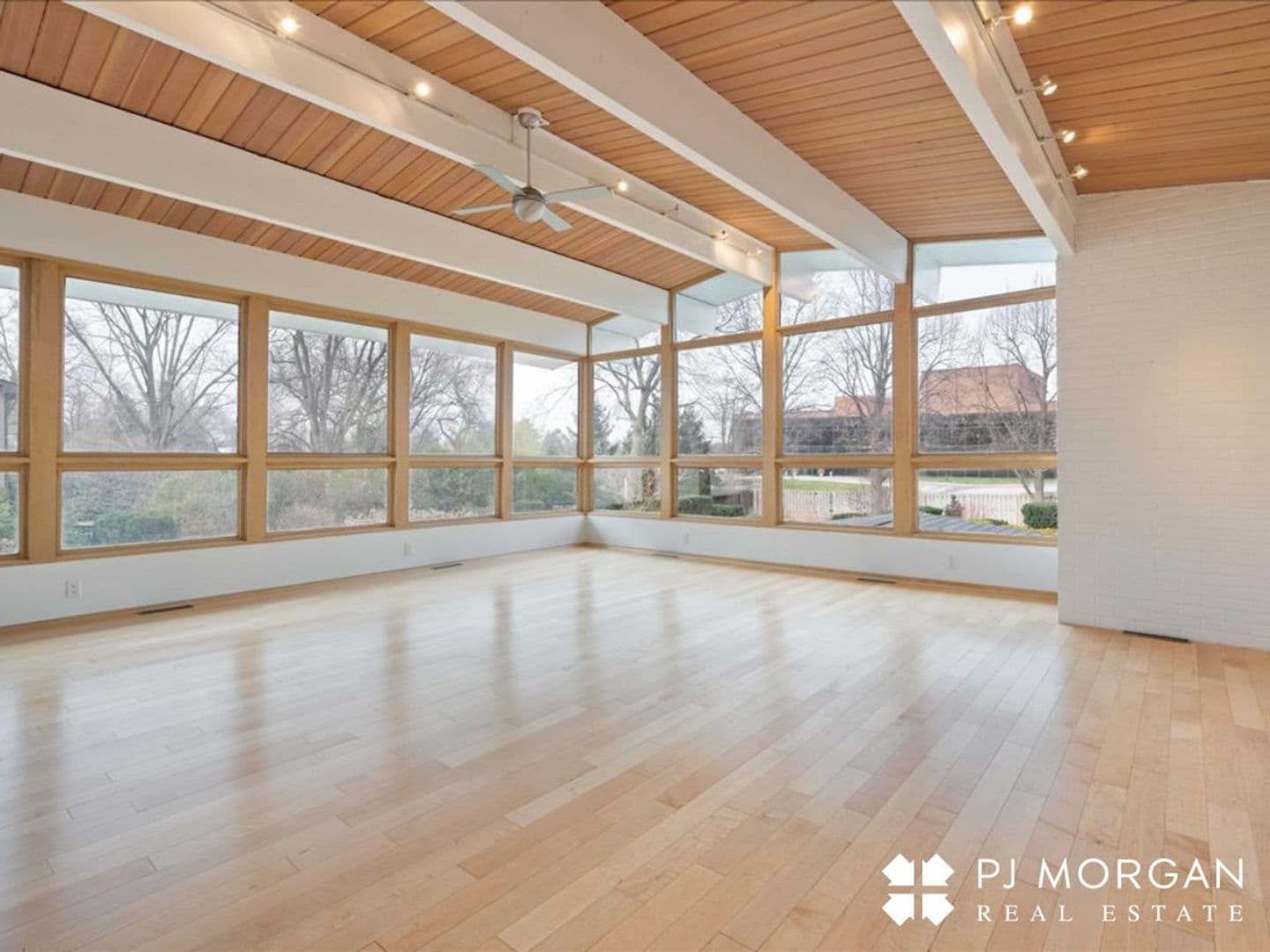 Omaha House: 320 N 68th Street