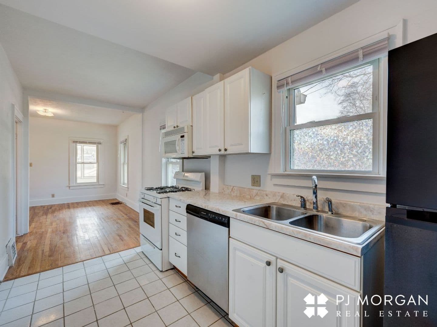 Omaha Apartment: 2122 S 35th Avenue