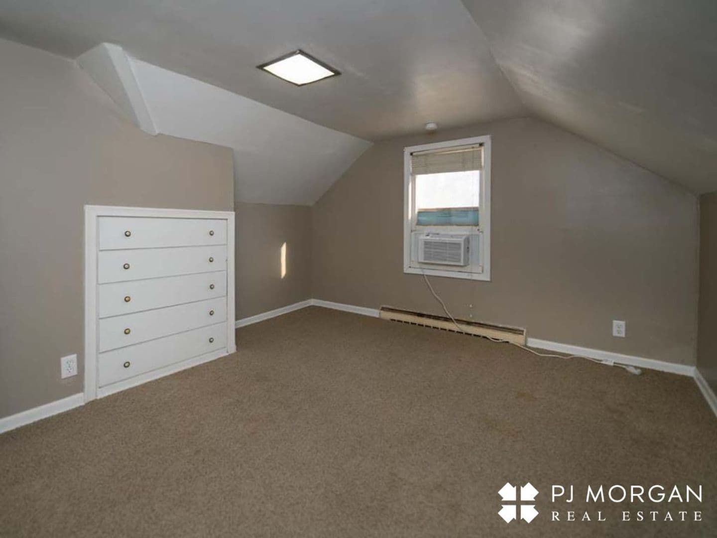 Omaha House: 6456 Poppleton Ave