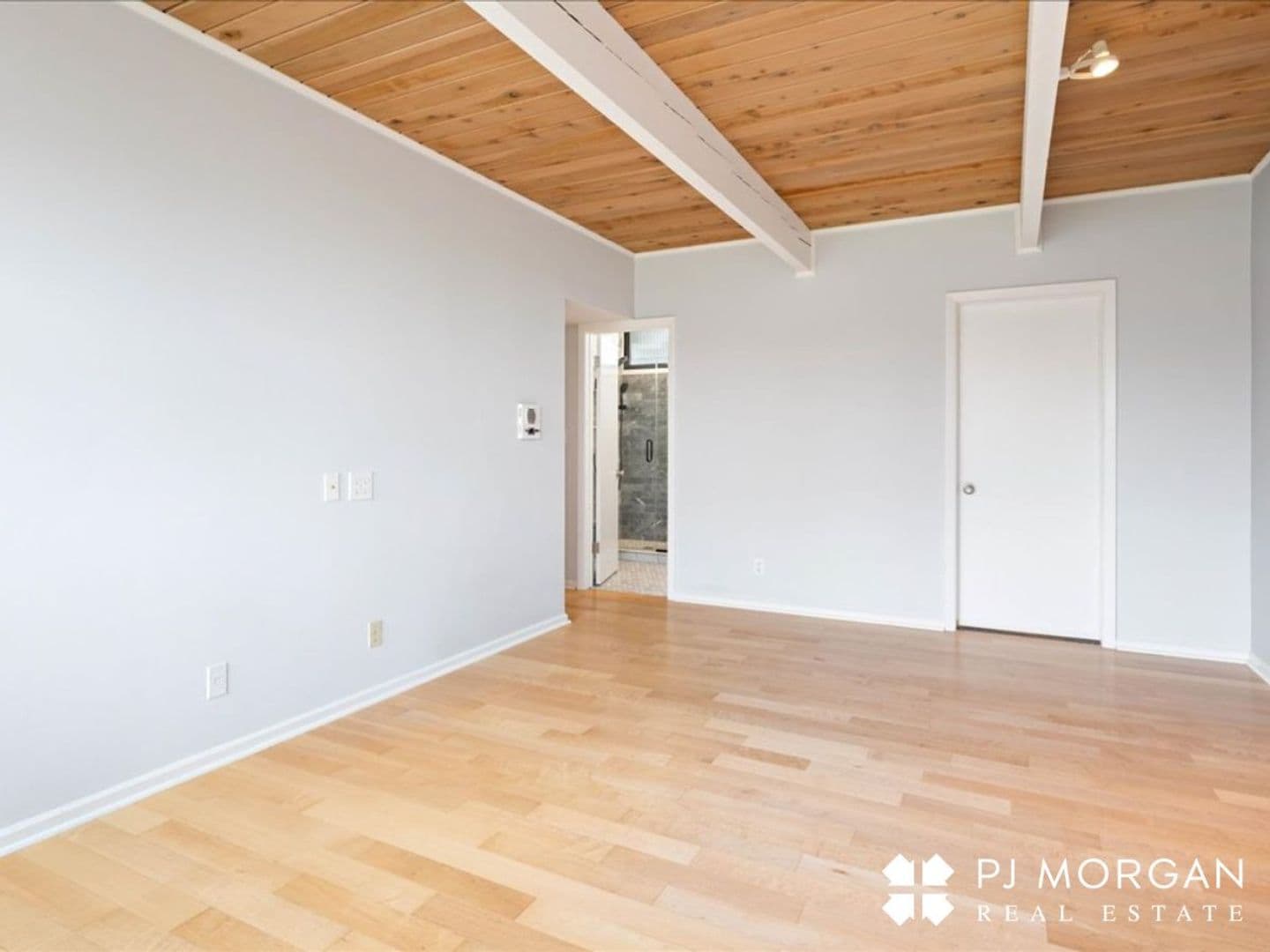 Omaha House: 320 N 68th Street