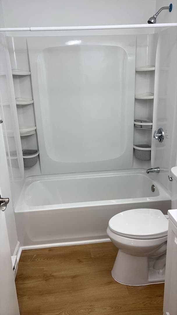 Norwich Apartment: 168 West Thames St