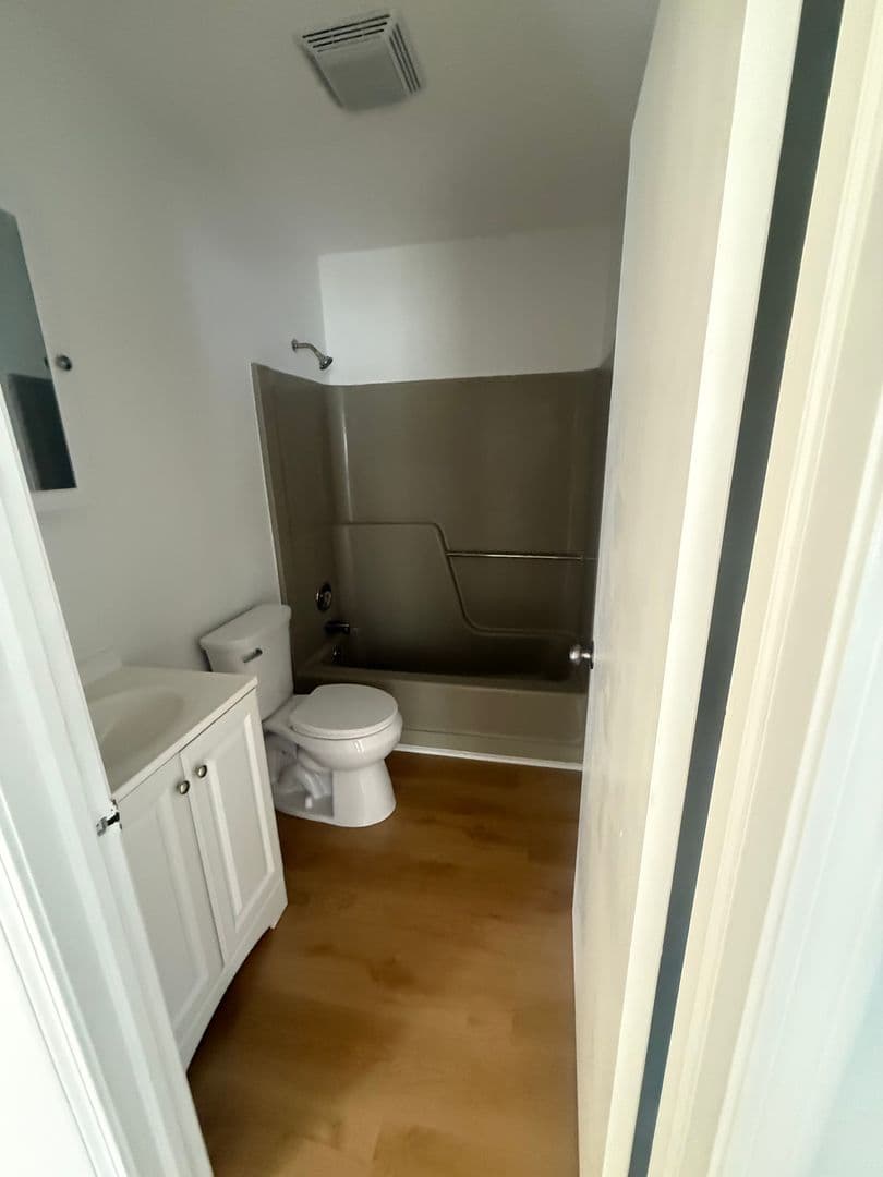 Norwich Apartment: 168 West Thames St