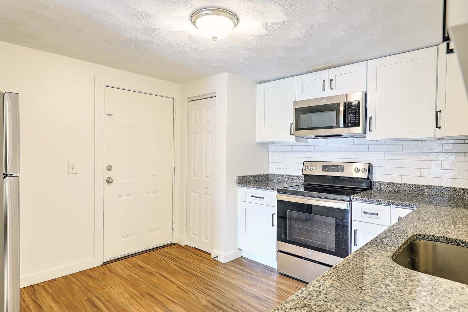 West Warwick Apartment: 855 Providence Street