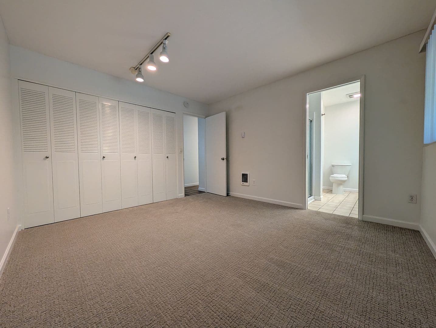 Portland Apartment: 7711-7713 SW 36th Ave