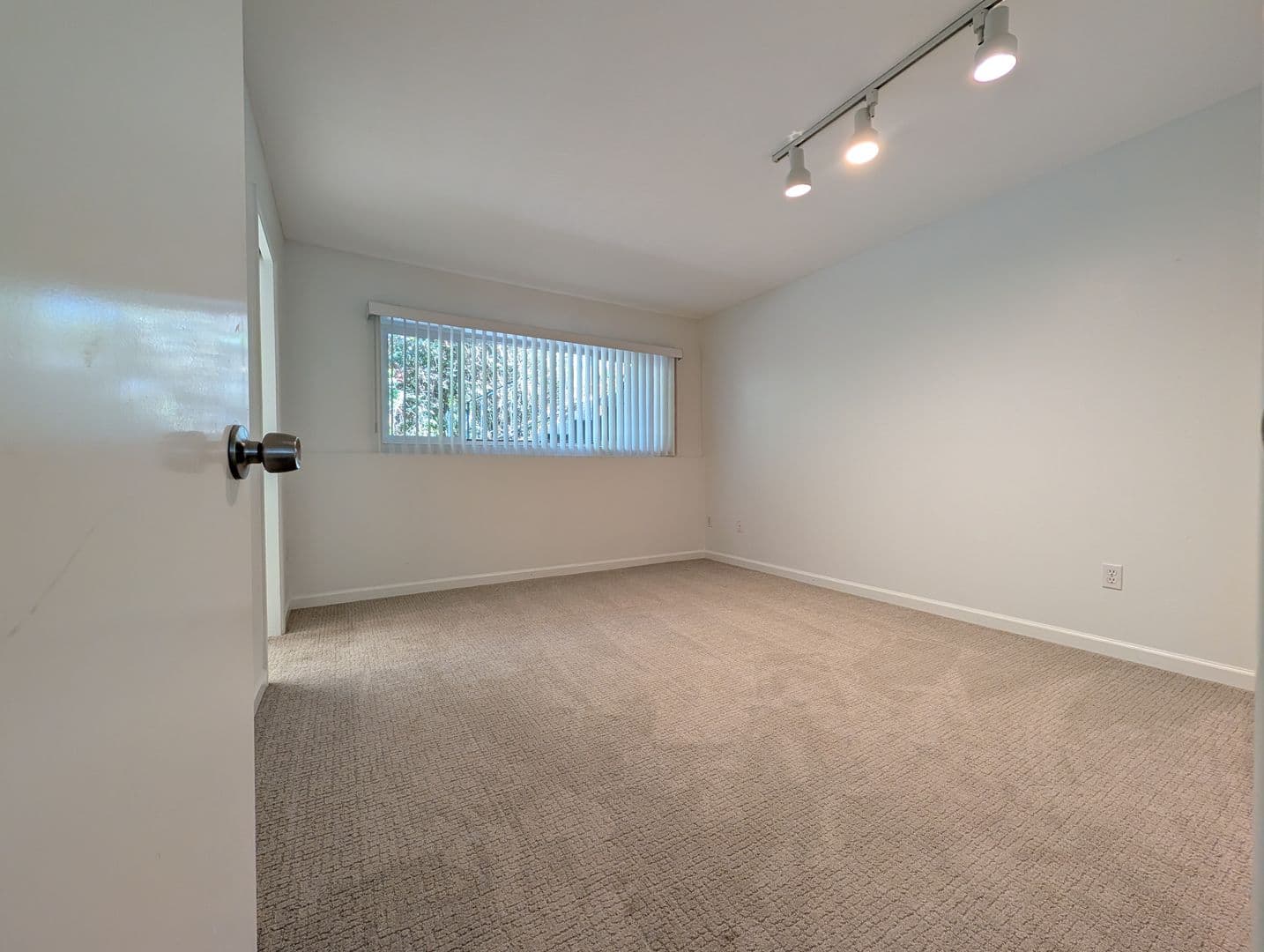 Portland Apartment: 7711-7713 SW 36th Ave
