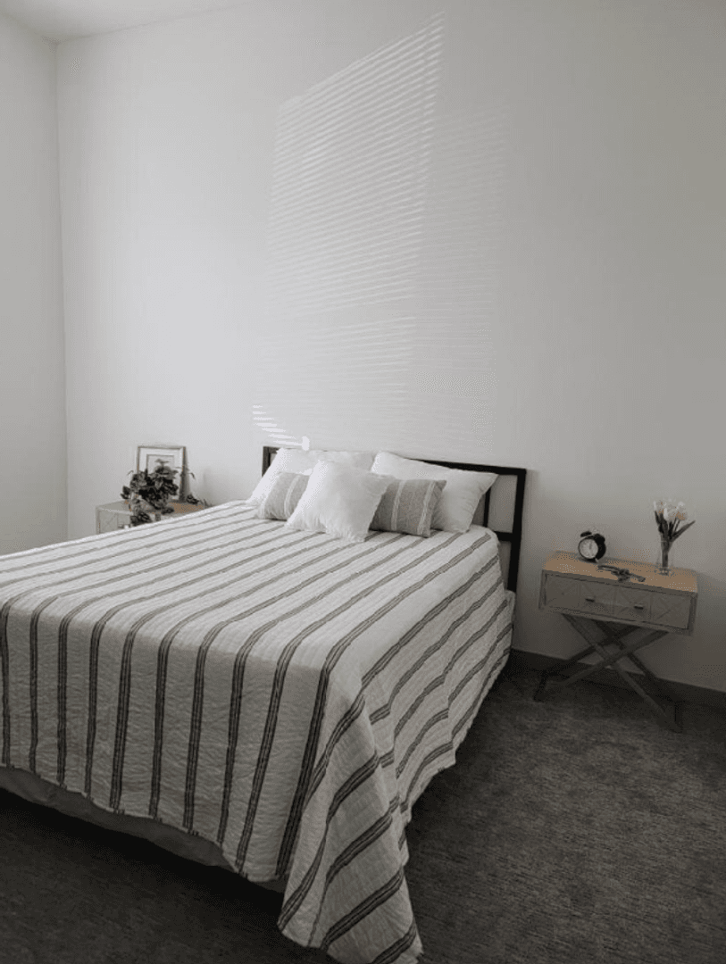 Marshall Apartment: 103 W Lyon Street