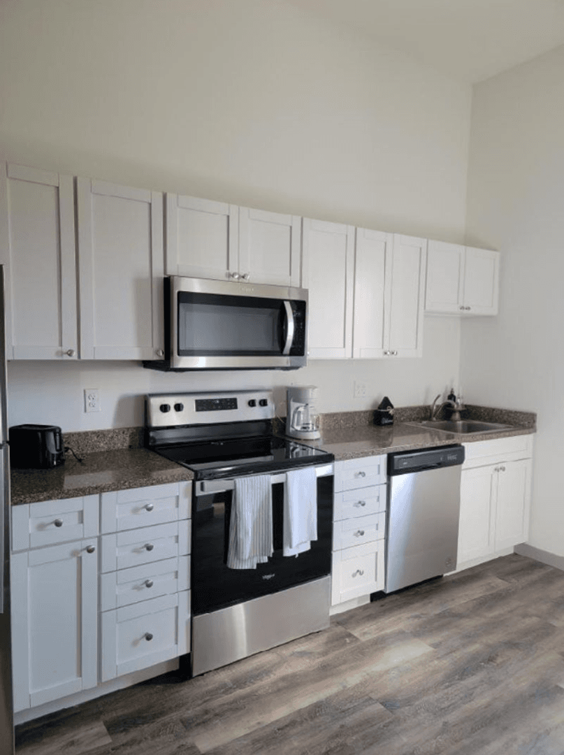 Marshall Apartment: 103 W Lyon Street