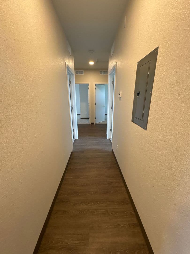 Windom Apartment: 1925 N Redding Avenue