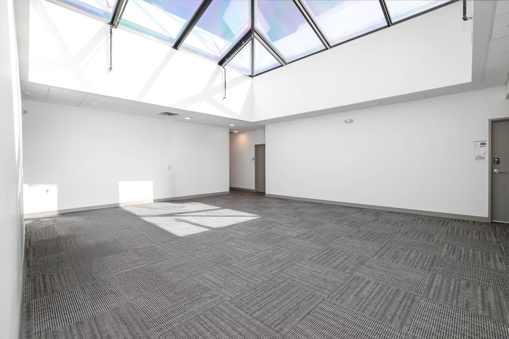 Red Wing Apartment: 222 Bush Street