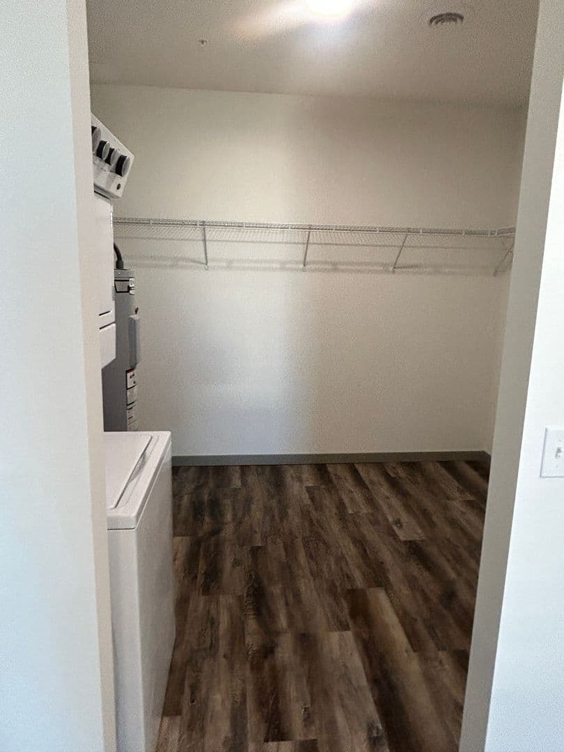 Marshall Apartment: 103 W Lyon Street