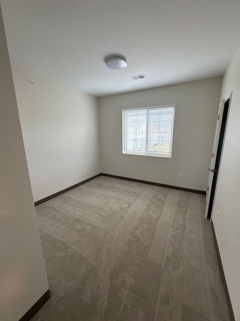 Windom Apartment: 1925 N Redding Avenue