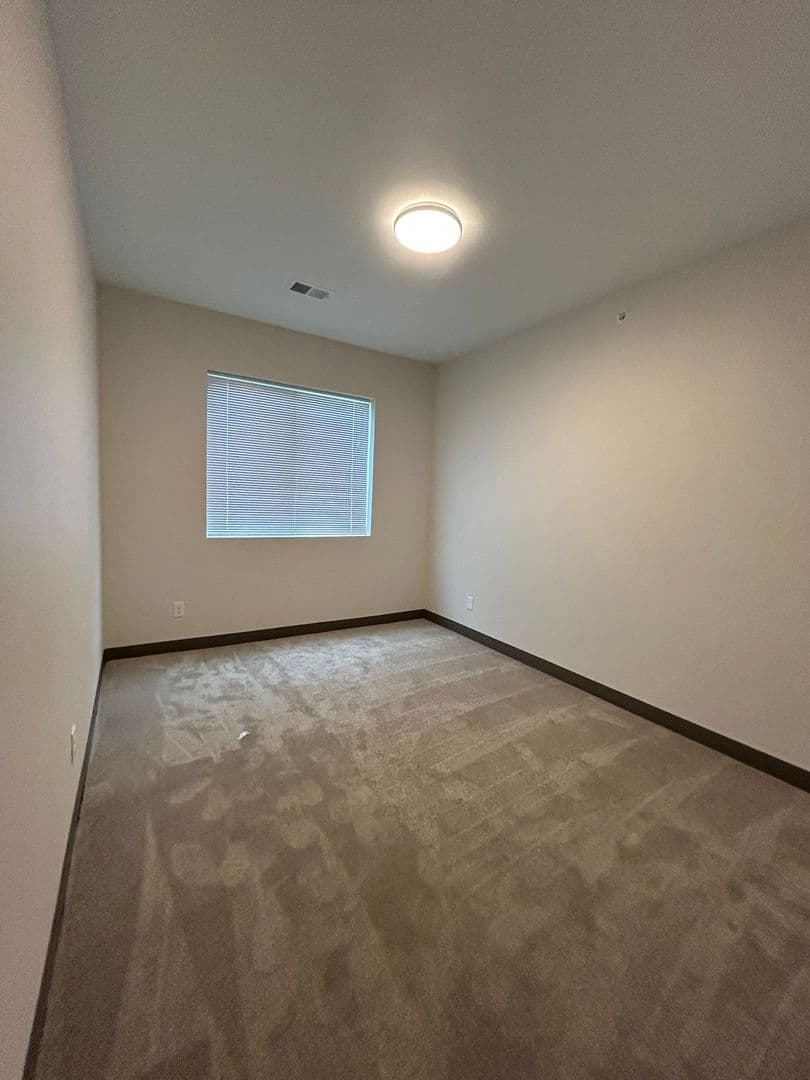 Windom Apartment: 1925 N Redding Avenue