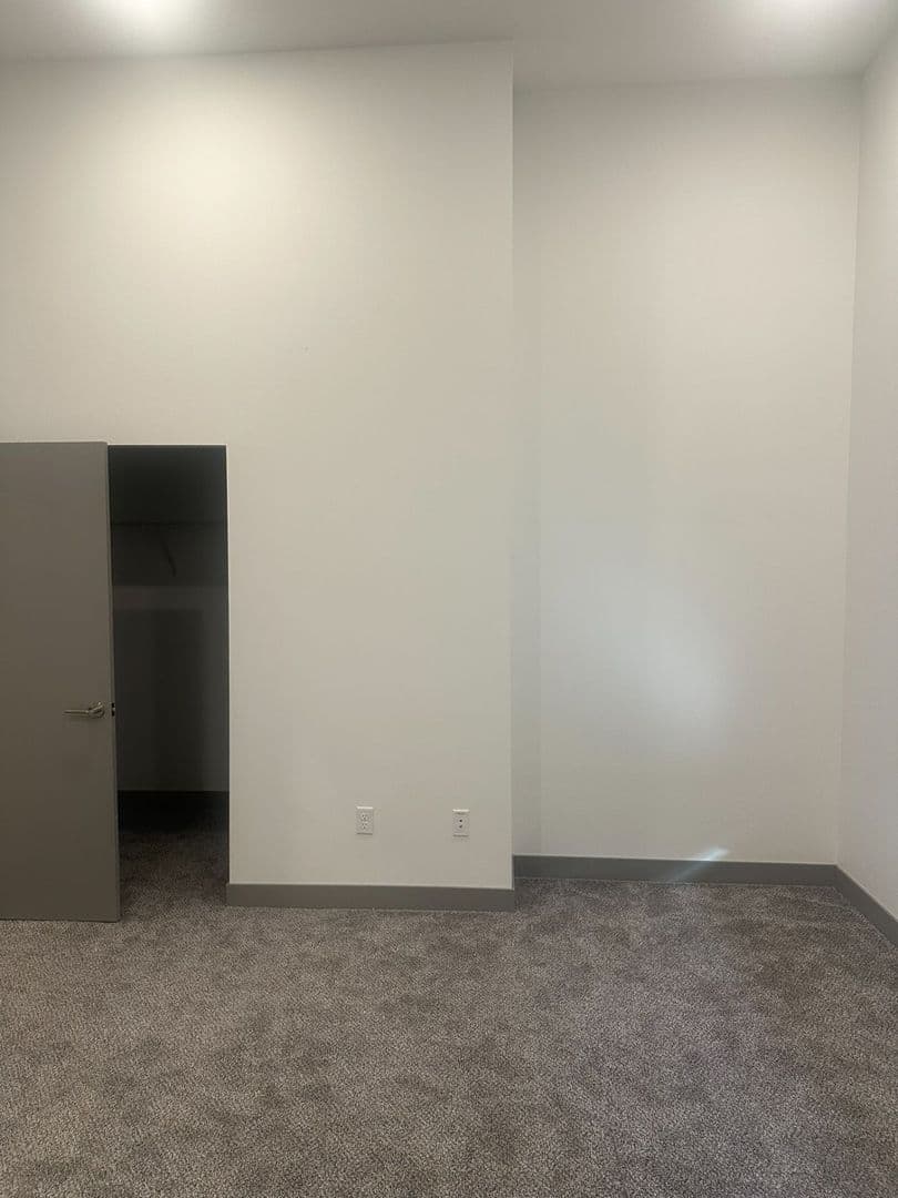 Red Wing Apartment: 222 Bush Street