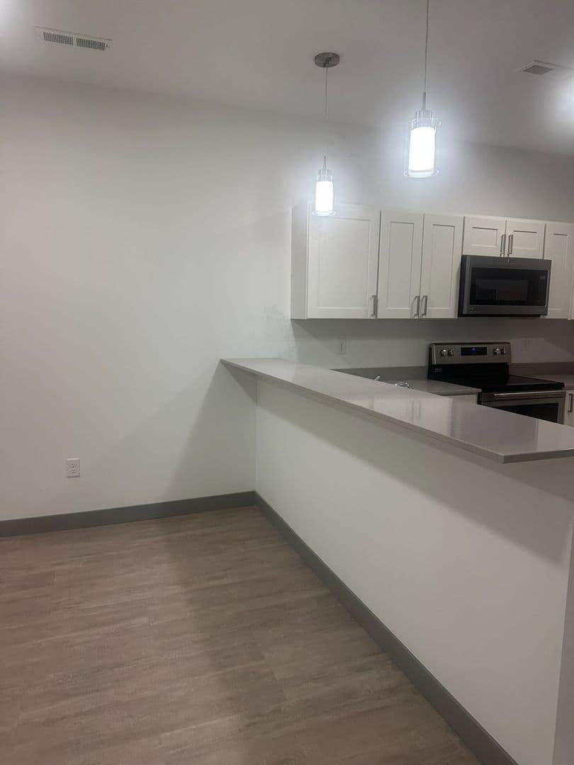 Red Wing Apartment: 222 Bush Street