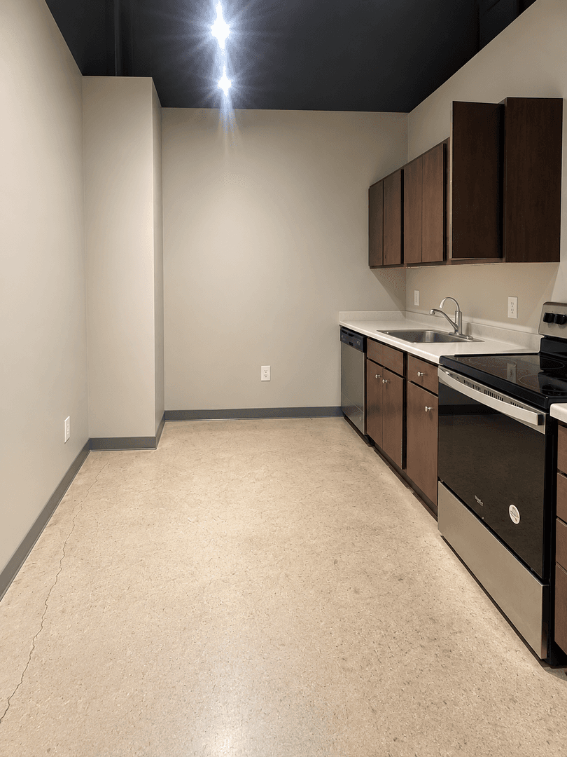 Albert Lea Apartment: 1619 W Main Street