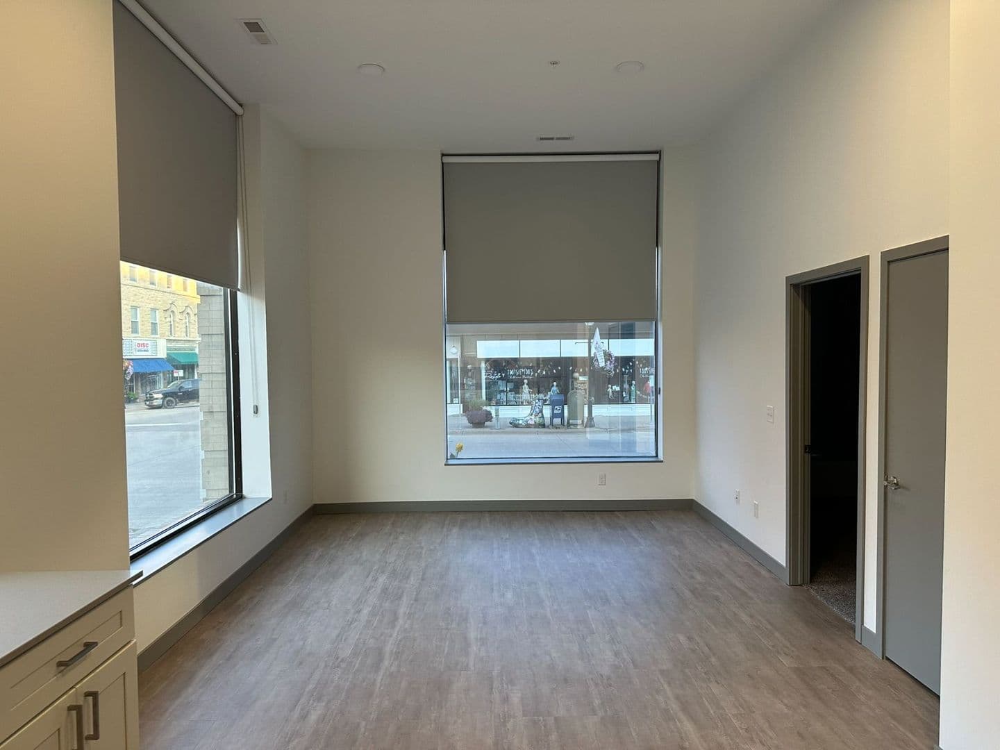 Red Wing Apartment: 222 Bush Street