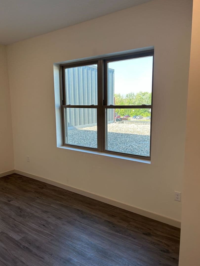 Le Sueur Apartment: 101 Main Street South