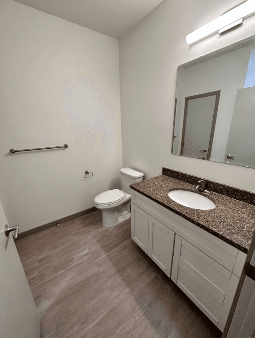 Marshall Apartment: 103 W Lyon Street