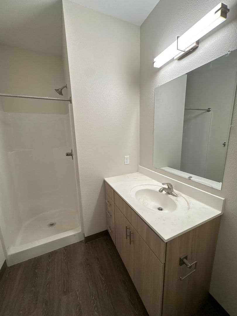 Windom Apartment: 1925 N Redding Avenue