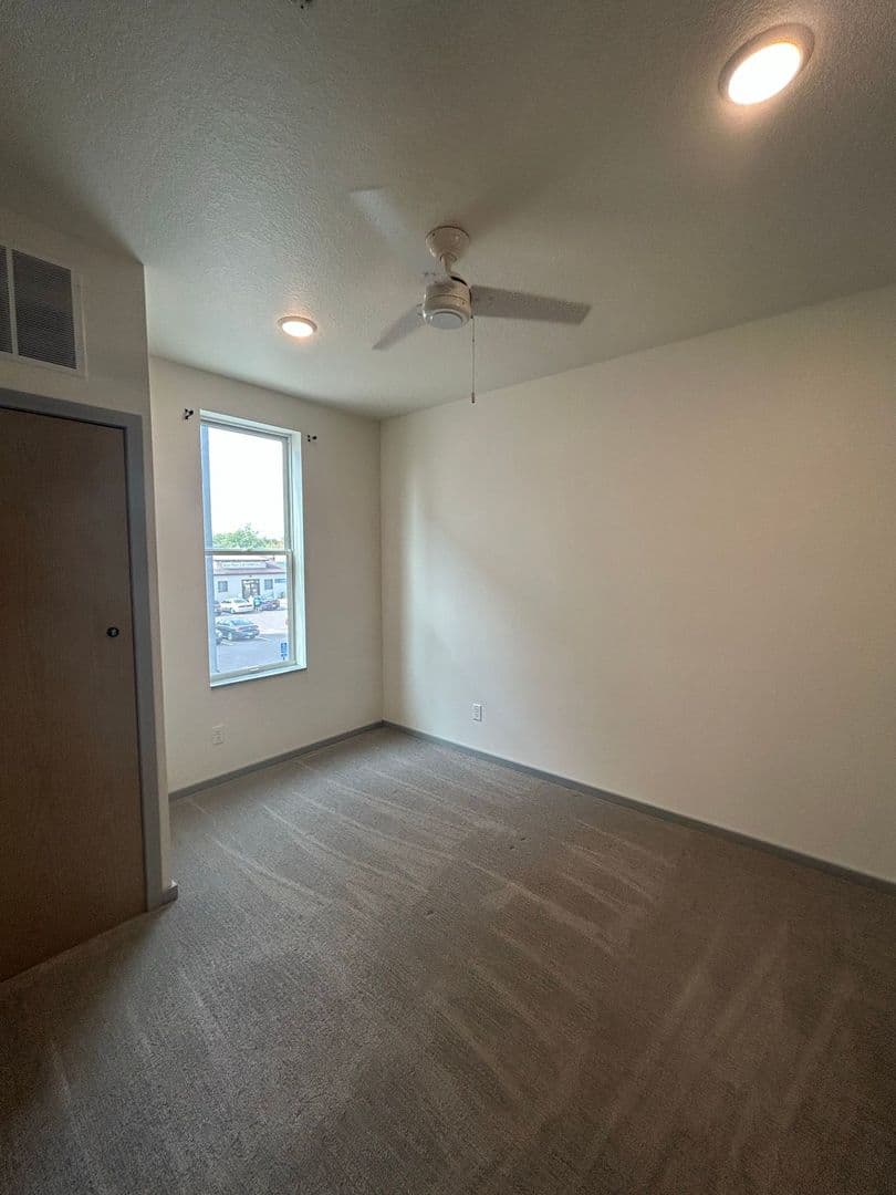 Saint Peter Apartment: 410-418 South Minnesota Avenue
