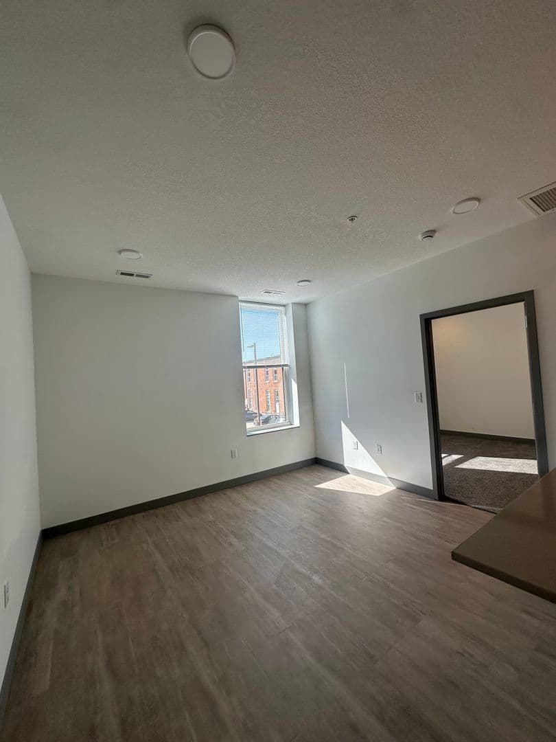 Red Wing Apartment: 222 Bush Street