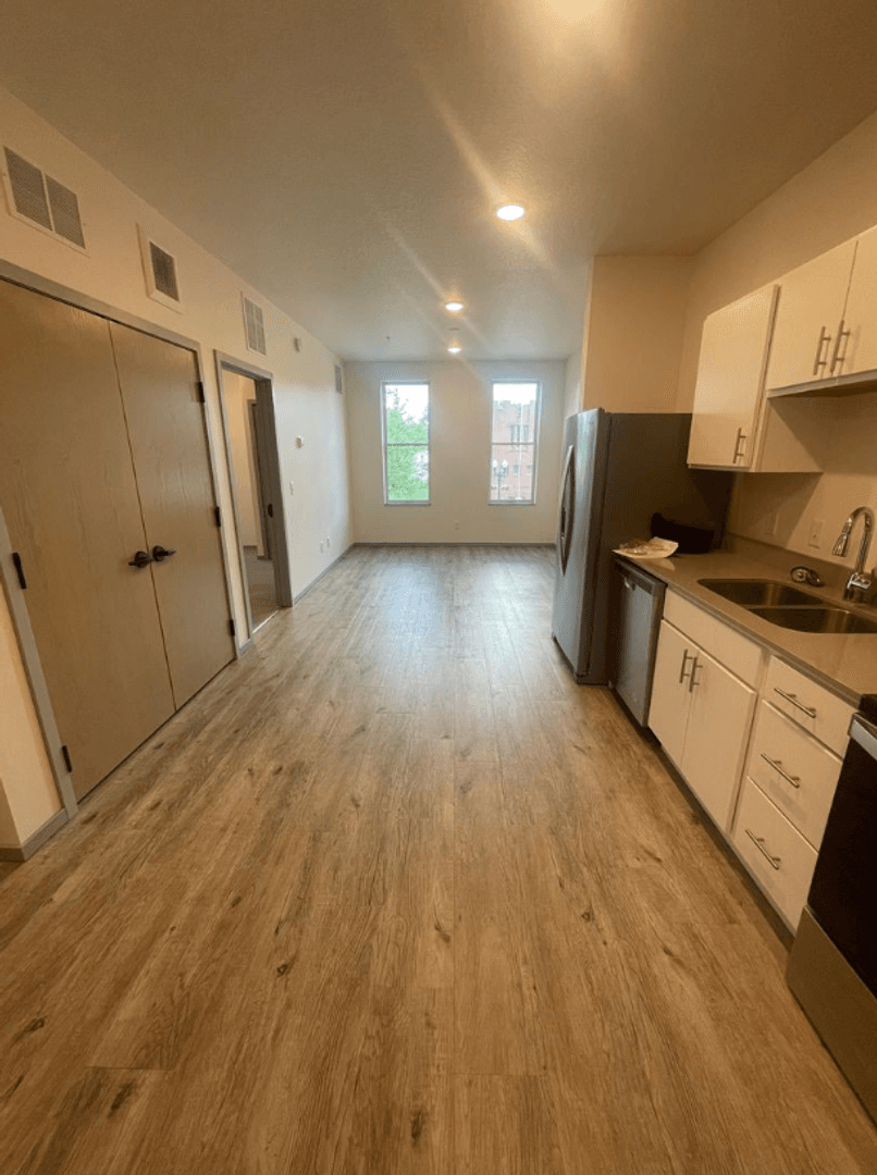 Saint Peter Apartment: 410-418 South Minnesota Avenue
